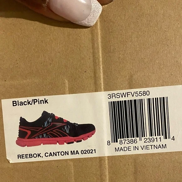 Women’s Reeboks - Picture 3 of 4